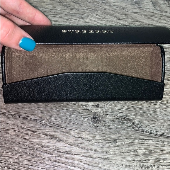 Burberry Eyeglass Class - Picture 4 of 8